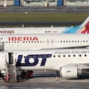 Varios aviones debieron sacar a los pasajeros en plena pista de aterrizaje