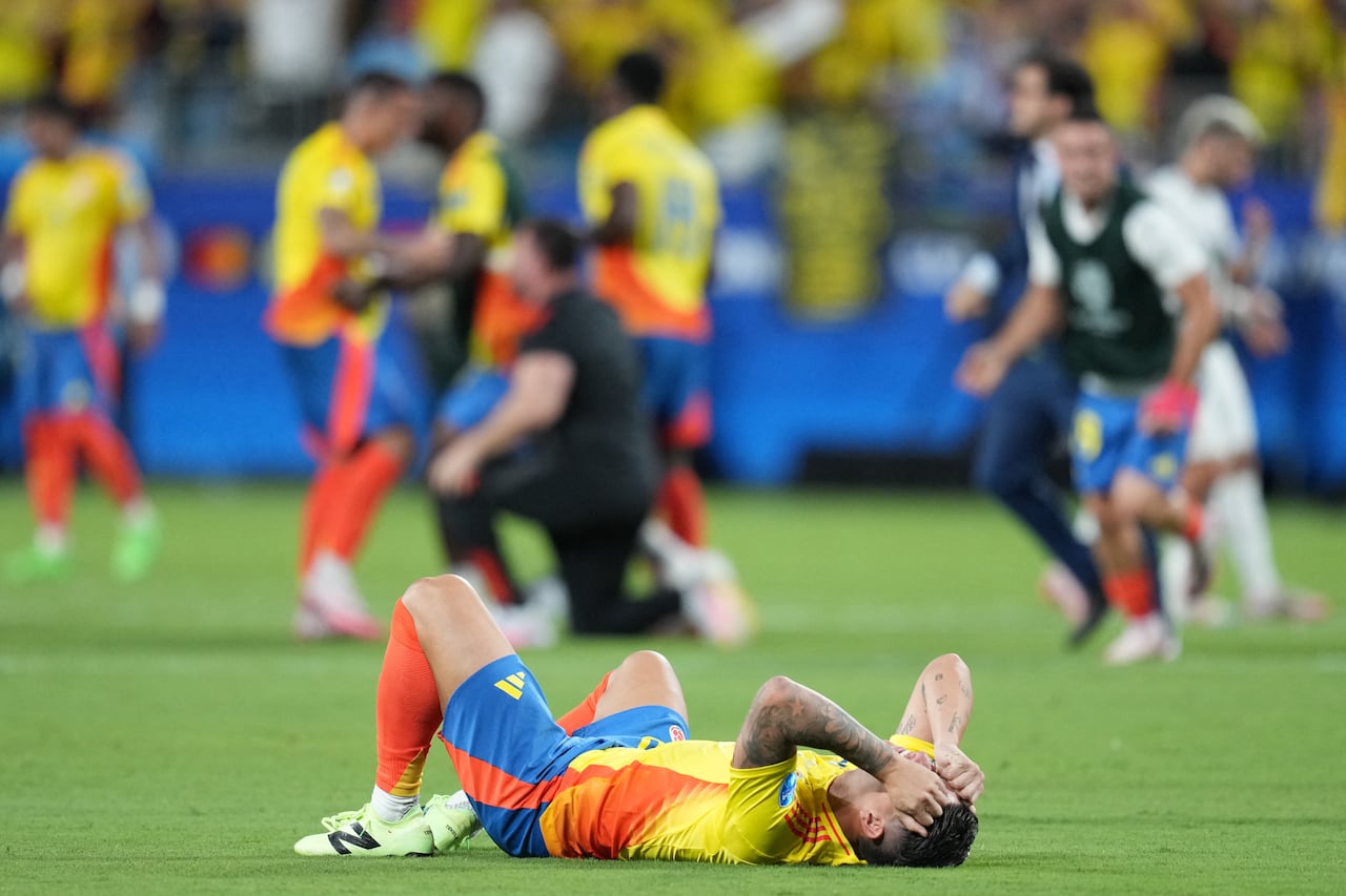 James se desplomó en el campo por la emoción de clasificar a la final.