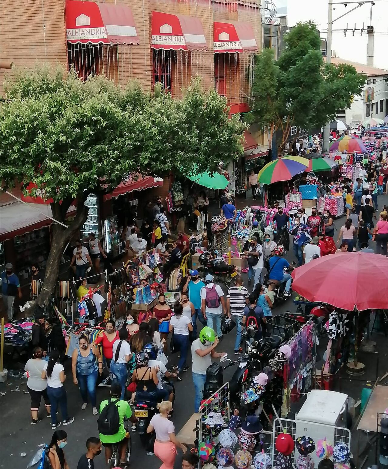 Vendedores informales rechazan la decisión de pico y cédula para laborar en Cúcuta