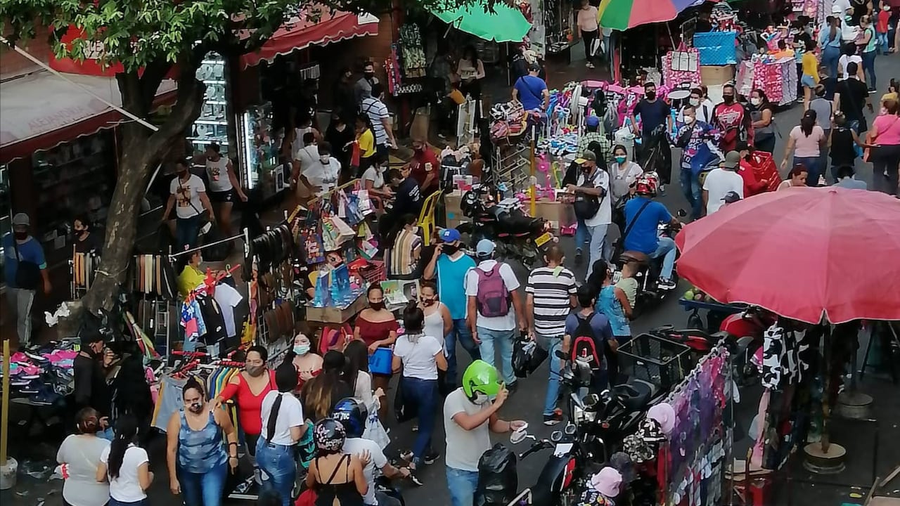 Vendedores informales rechazan la decisión de pico y cédula para laborar en Cúcuta.