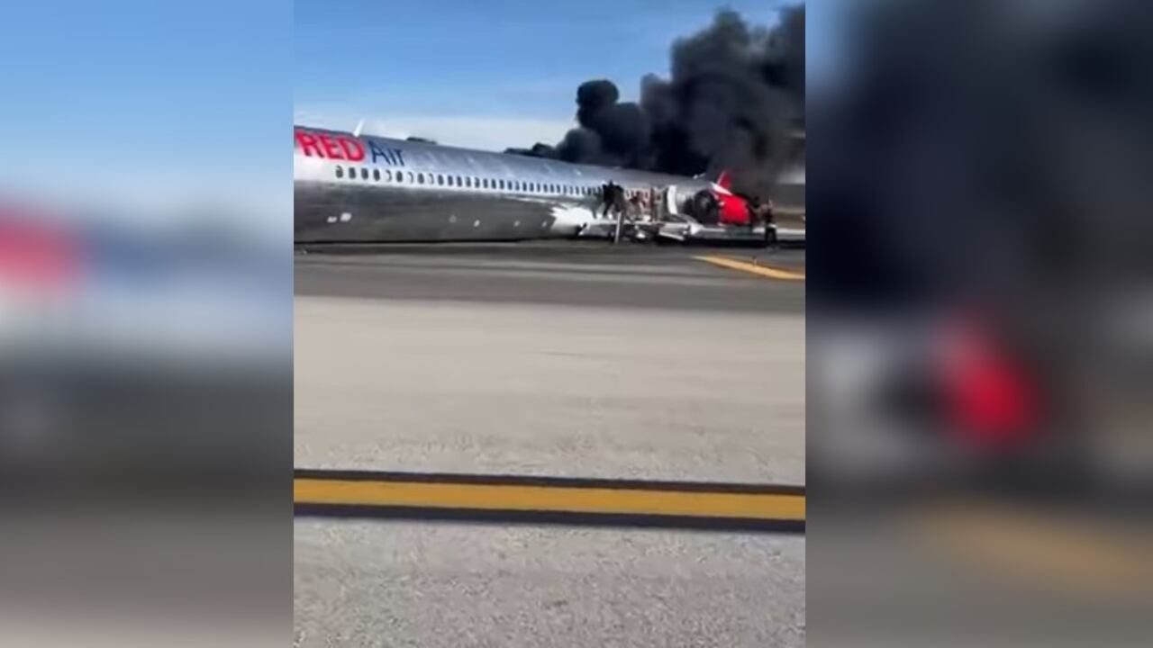Emergencia en aterrizaje de avión comercial en Miami