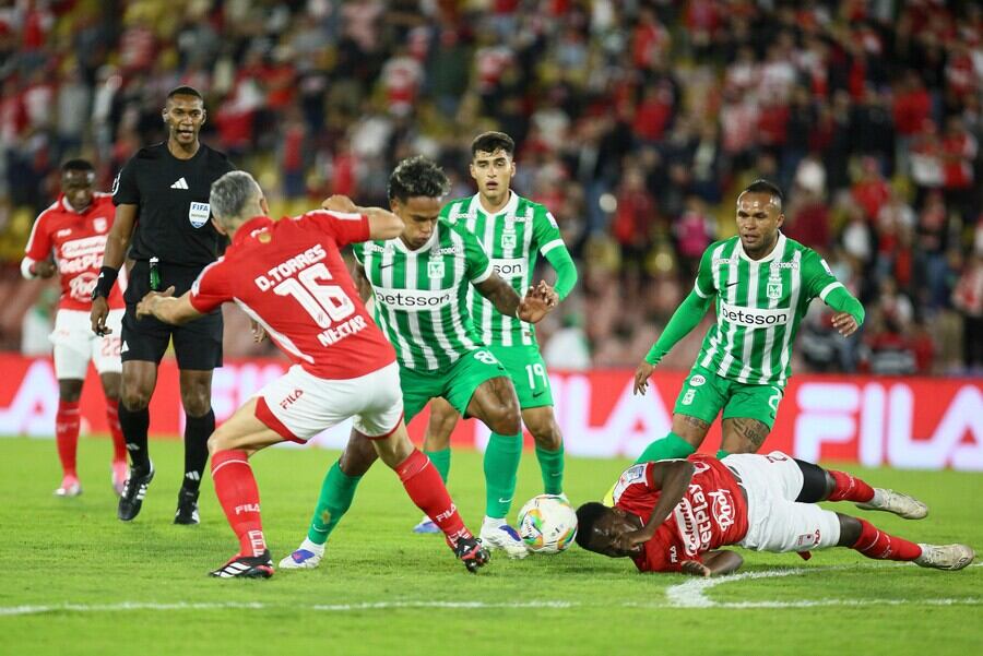 Diego Ulloa fue el juez de Santa Fe vs. Nacional por Liga BetPlay