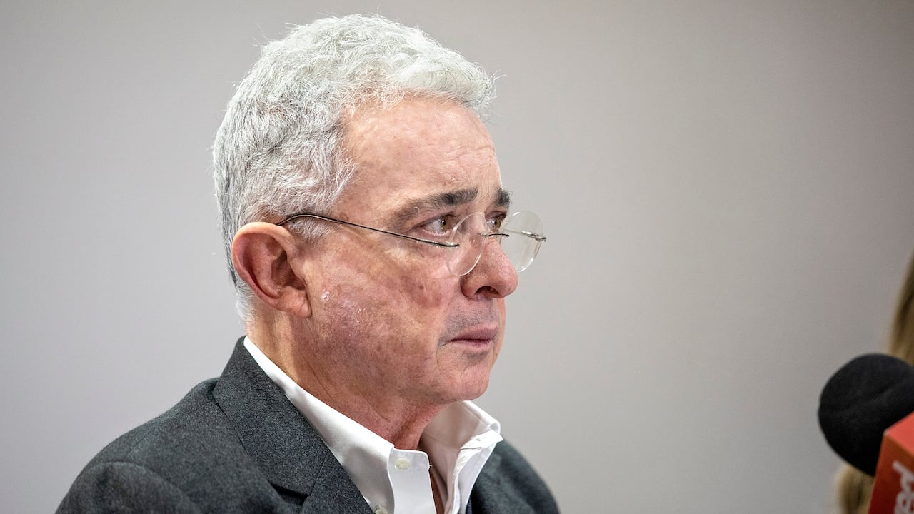 Álvaro Uribe está en Medellín, ciudad en la que se sometió a procedimientos médicos.