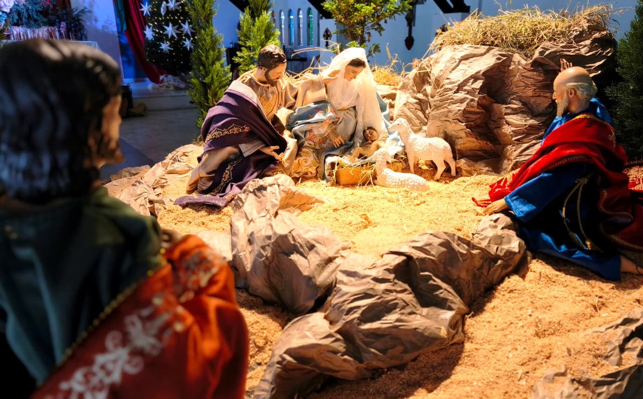 Imágenes de la parroquia San José Obrero, en el barrio El Poblado, oriente de Cali, desde donde El País transmitió el primer día de la novena navideña 2025