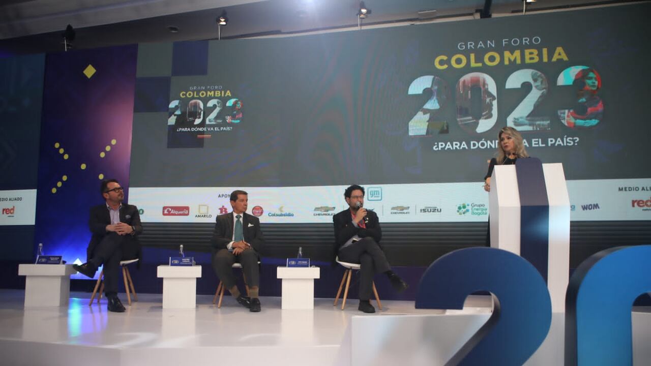 ‘Paz total: ¿Un nuevo camino?’, tres de los cinco integrantes del panel: Carlos Ruiz Massieu, José Félix Lafaurie e Iván Cepeda. Contó con la moderación de Vicky Dávila, directora general de SEMANA.