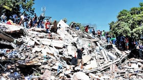 Terremoto en Cali, Colapso de infraestructura en diferentes lugares de la ciudad. Clínica de Colores, DESA, Galería Alameda, Edificaciones sobre la avenida roosvelt y al frente del coliseo de Hockey Miguel Calero.