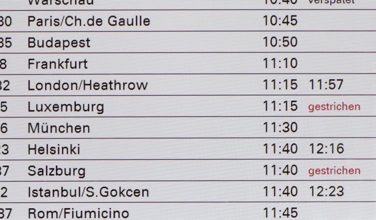 Varios vuelos fueron cancelados por cuenta de la protesta que duró más de cuatro horas.