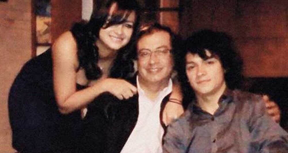 Gustavo Petro con sus hijos Andrés y Andrea.