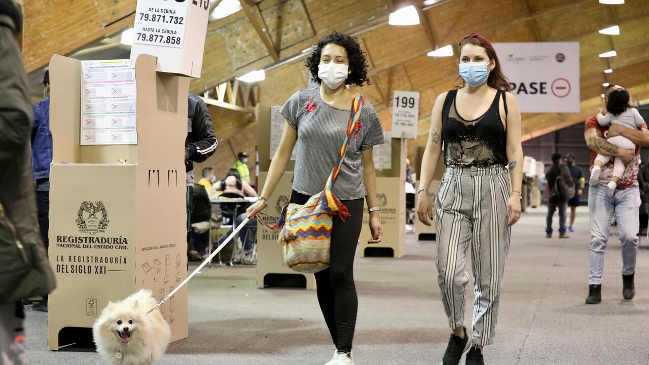 Las personas que hicieron su cambio de punto de votación podrán verlo a partir del 29 de abril. Foto: Juan Carlos Sierra