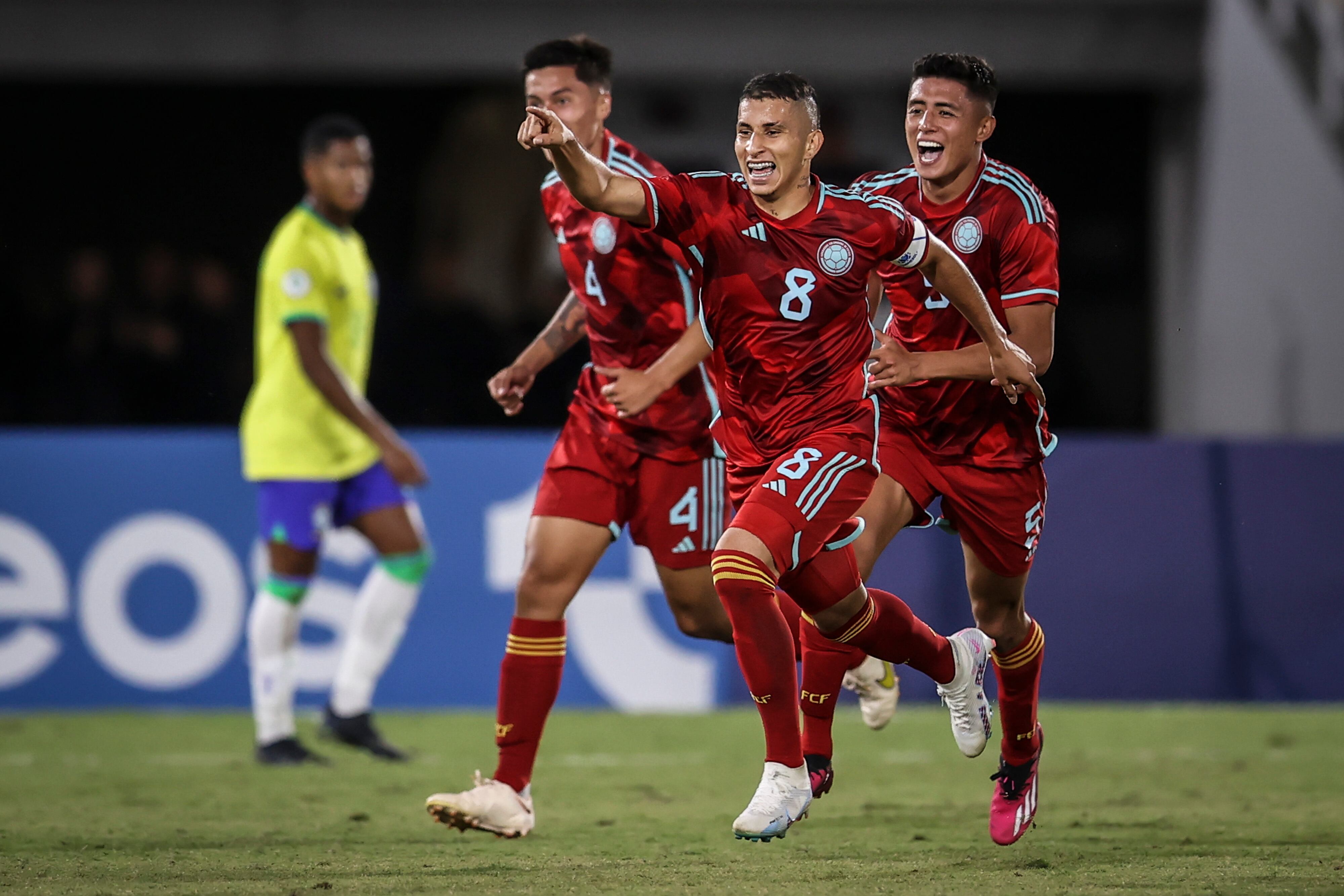 Gustavo Puerta celebrando el gol ante Brasil.