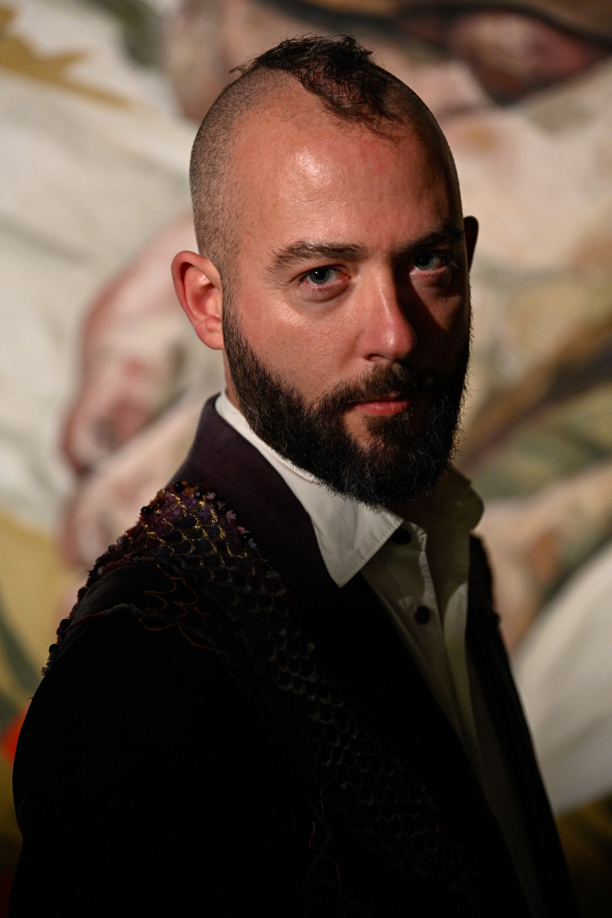 IAn Brennan: el artista que se desnudó para sanar el alma a través del arte