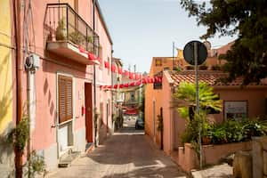 Calles de Sant'Antioco en Cerdeña, Italia
