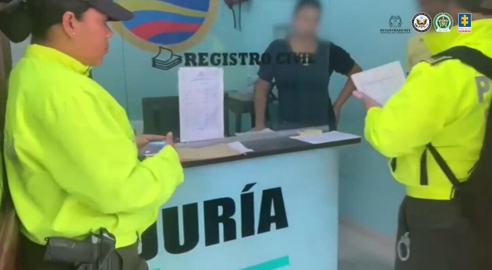 Así delinquía la red funcionarios que se convirtió en una banda de traficantes de migrantes. Sacaron más de 600 cédulas y pasaportes