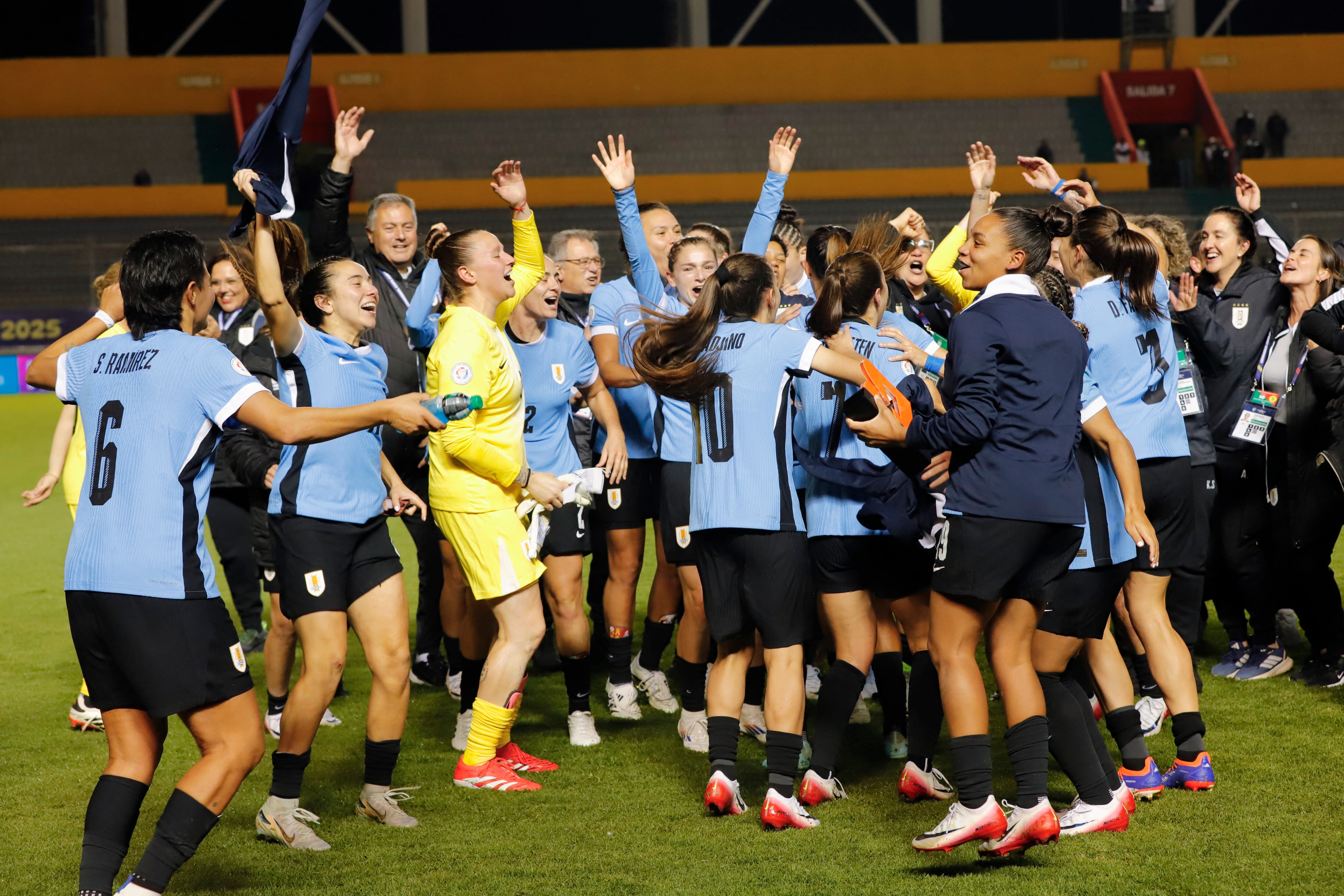 Uruguay celebra en el grupo A de la Copa América femenina 2025.