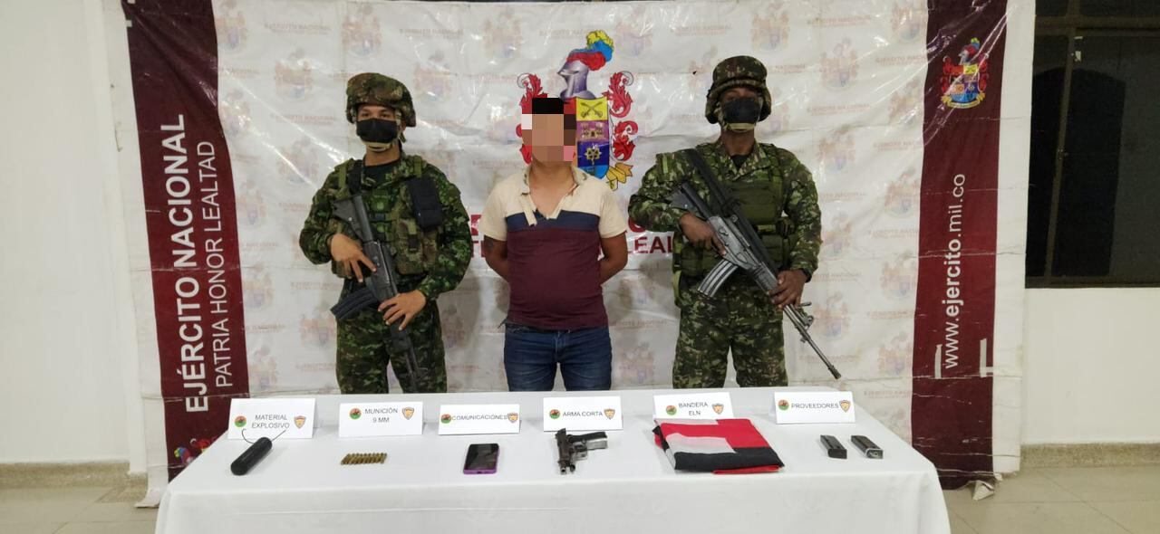 Guerrillero capturado por el Ejército.