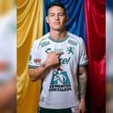 Así luce James la camiseta de su nuevo equipo.