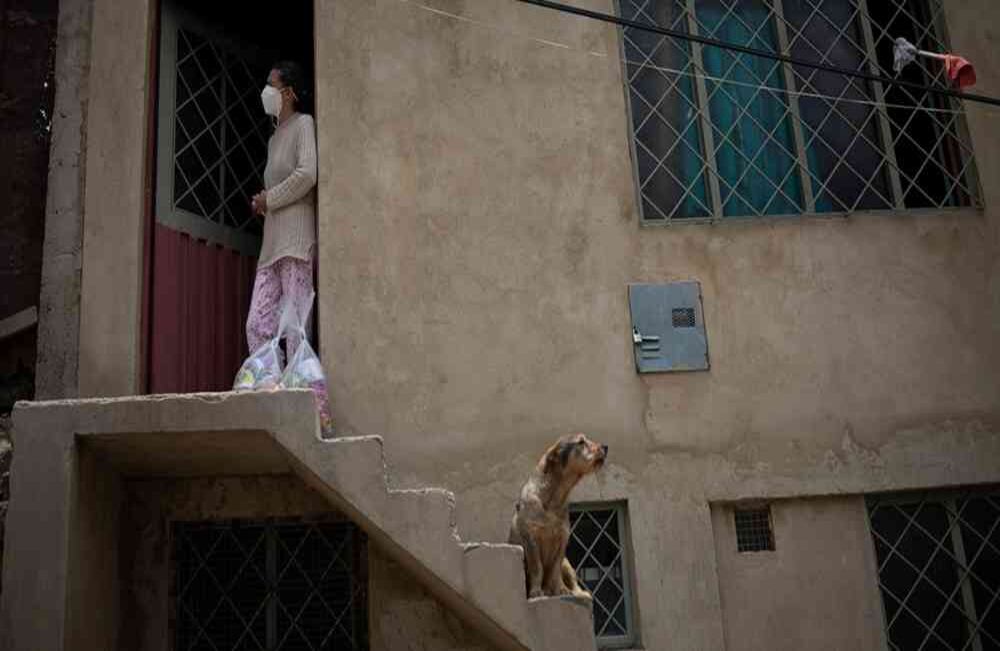 Eduardo José González Angulo, director de la Unidad Nacional para la Gestión del Riesgo de Desastres (Ungrd), aseguró que aproximadamente 180.000 personas, en especial adultos mayores, en todo el país requieren de apoyos económicos por parte del Gobierno nacional. Esteban Vega-SEMANA