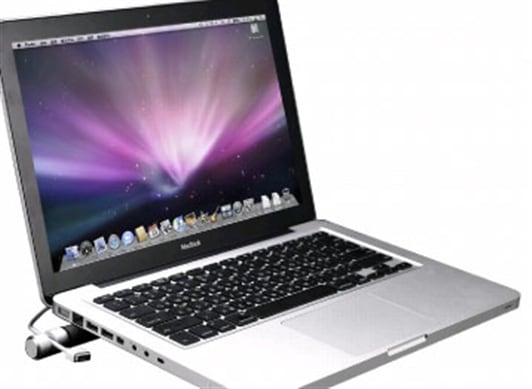 En este portátil, Apple integró una pantalla ultradelgada en formato de cine (de 1.280 por 800 píxeles), ideal para utilizar aplicaciones gráficas, juegos de video o películas. 