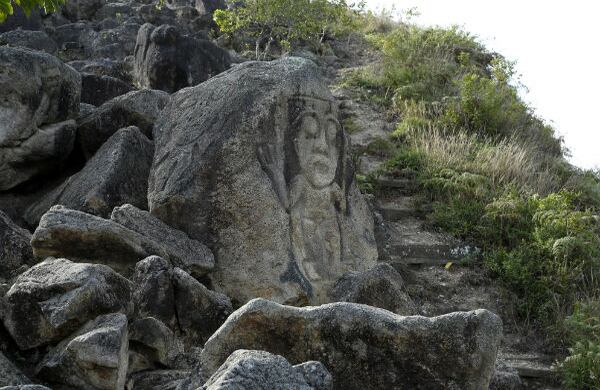 La Chaquira es otro punto arqueológico donde se puede contemplar el Valle del Magdalena en toda su magnitud. 
