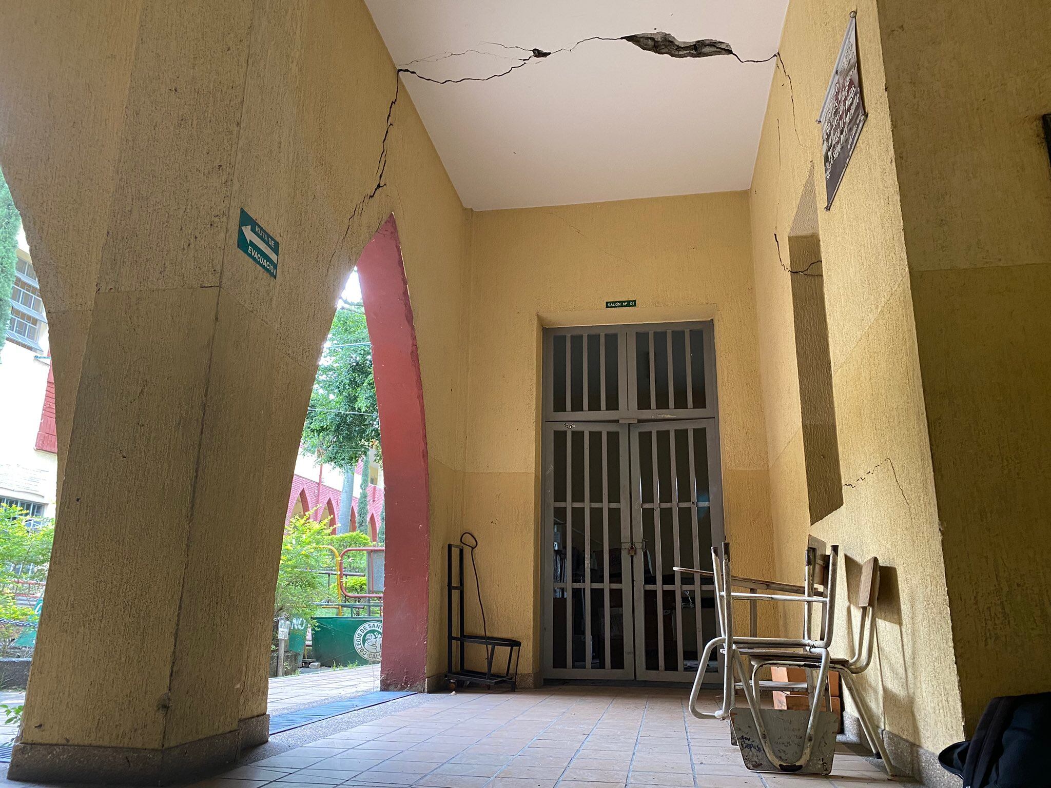 El colegio Santa Librada de Cali se cae a pedazos.