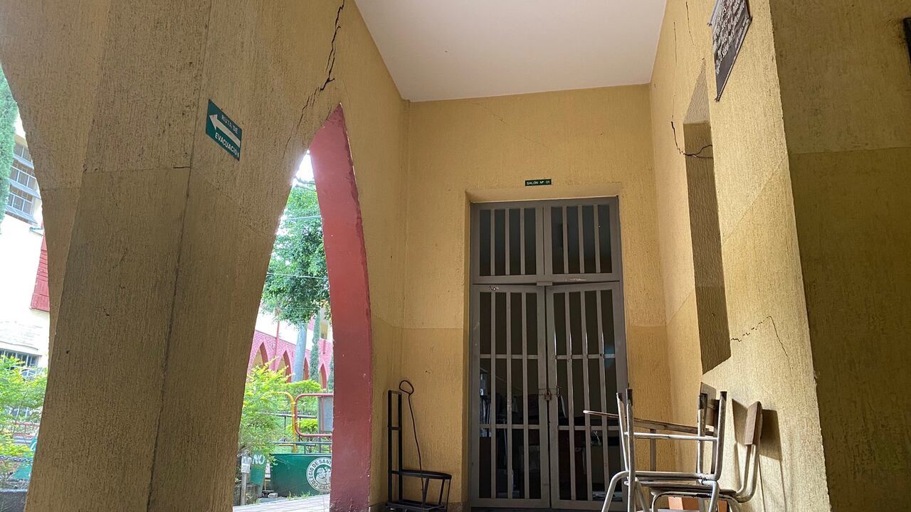 El colegio Santa Librada de Cali se cae a pedazos.