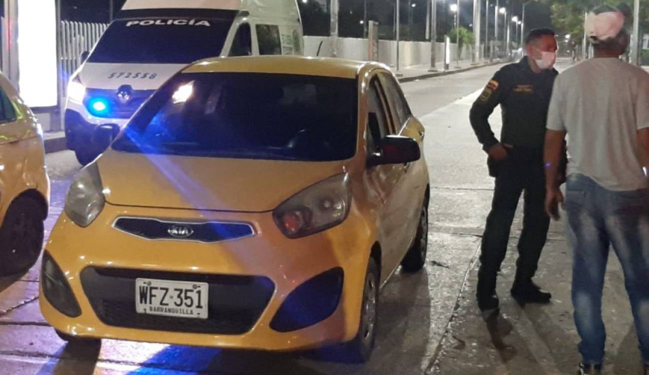 Lugar en que quedó el taxi que era conducido por Santiago.