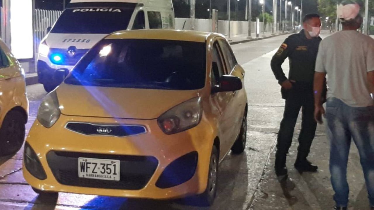 Lugar en que quedó el taxi que era conducido por Santiago.