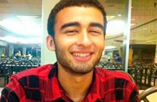 Christian Aguilar, de 18 años, fue sedado y asfixiado por su amigo Pedro Bravo en septiembre de 2012, en Florida (EE. UU.). Bravo, de 19 años, era compañero de estaudio de Christian y dijo a la policía que le había golpeado y abandonando moribundo cerca de la universidad donde estudiaban. Sin embargo, no se encontraron indicios de que Bravo hubiera forcejeado con Aguilar, mientras que sí hallaron restos de un medicamento en el vehículo del atacante y de un químico en el cuerpo del fallecido. Las autoridades acusaron de intoxicar y asfixiar a Aguilar, además de secuestrarlo, manipular pruebas, dar falso testimonio y transportar indebidamente un cadáver el cual fue hallado por unos cazadores en un bosque del norte de Florida. / EFE.