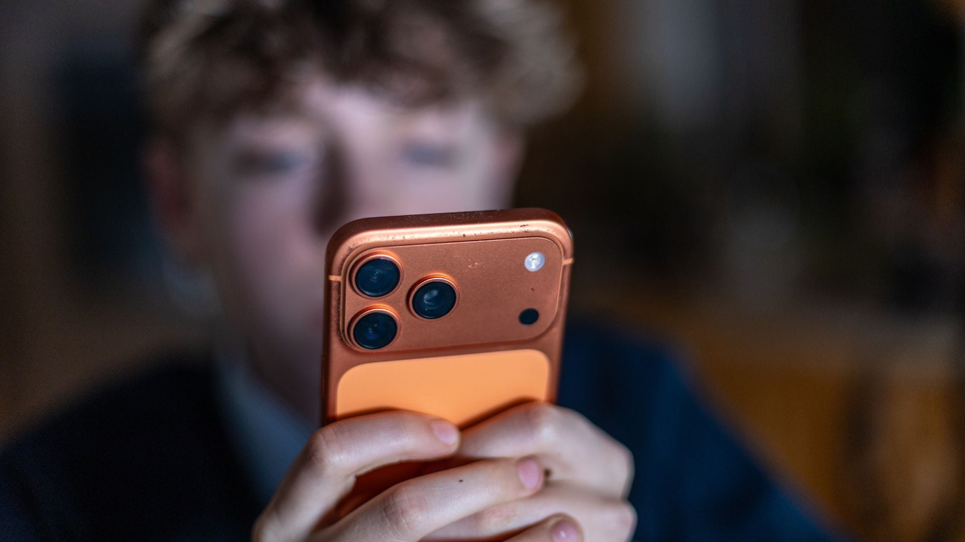 Apple refuerza el control de edad en App Store ante presión legislativa.