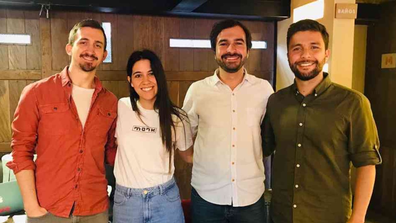 De izquierda a derecha: Alan Pierce, director de estrategia; Camila Sarria Sanz, directora creativa; Camilo Bonilla, director ejecutivo y Nicolás Corrales, director de innovación.