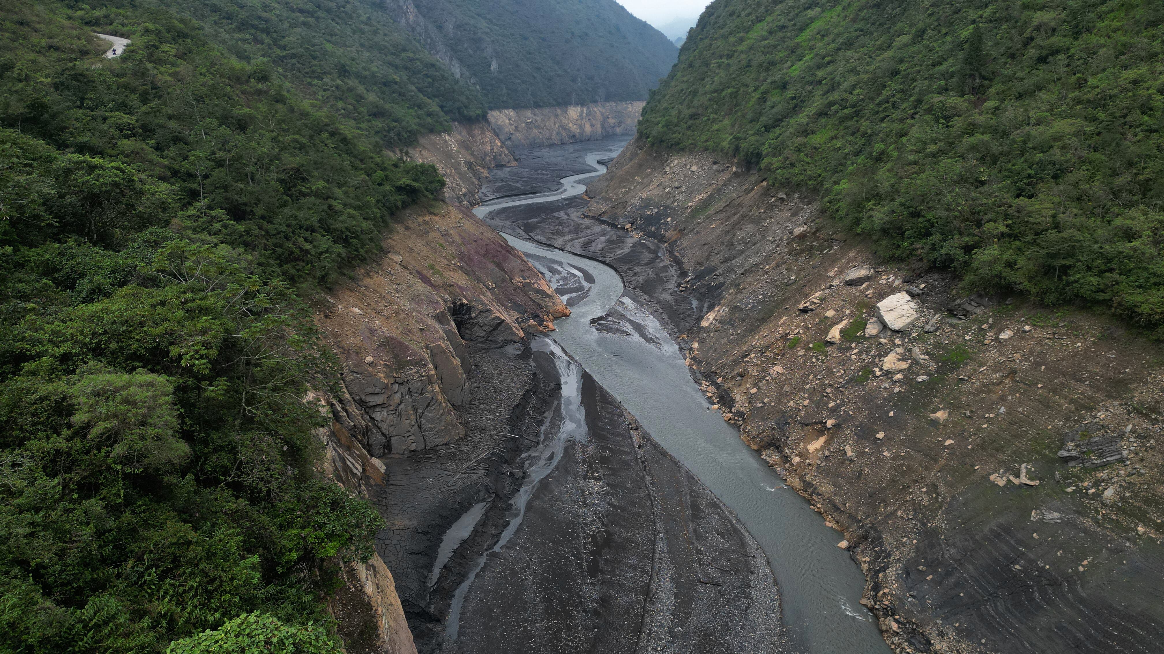 Central Hidroeléctrica del Guavio
 embalse del Guavio  presenta nivel bajo a causa del fenómeno de El Niño
Cundinamarca abril 3 del 2024
Foto Guillermo Torres Reina / Semana