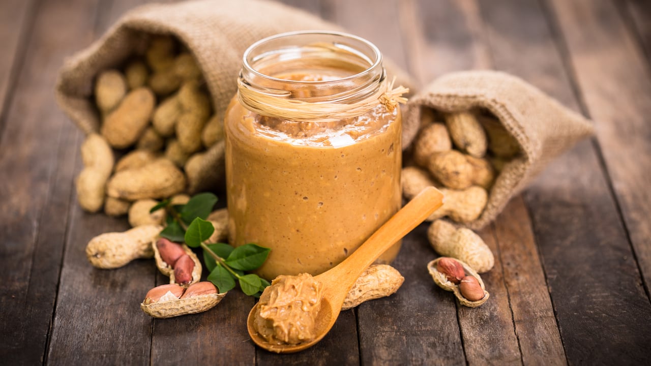 La crema de maní es una excelente fuente de fibra.