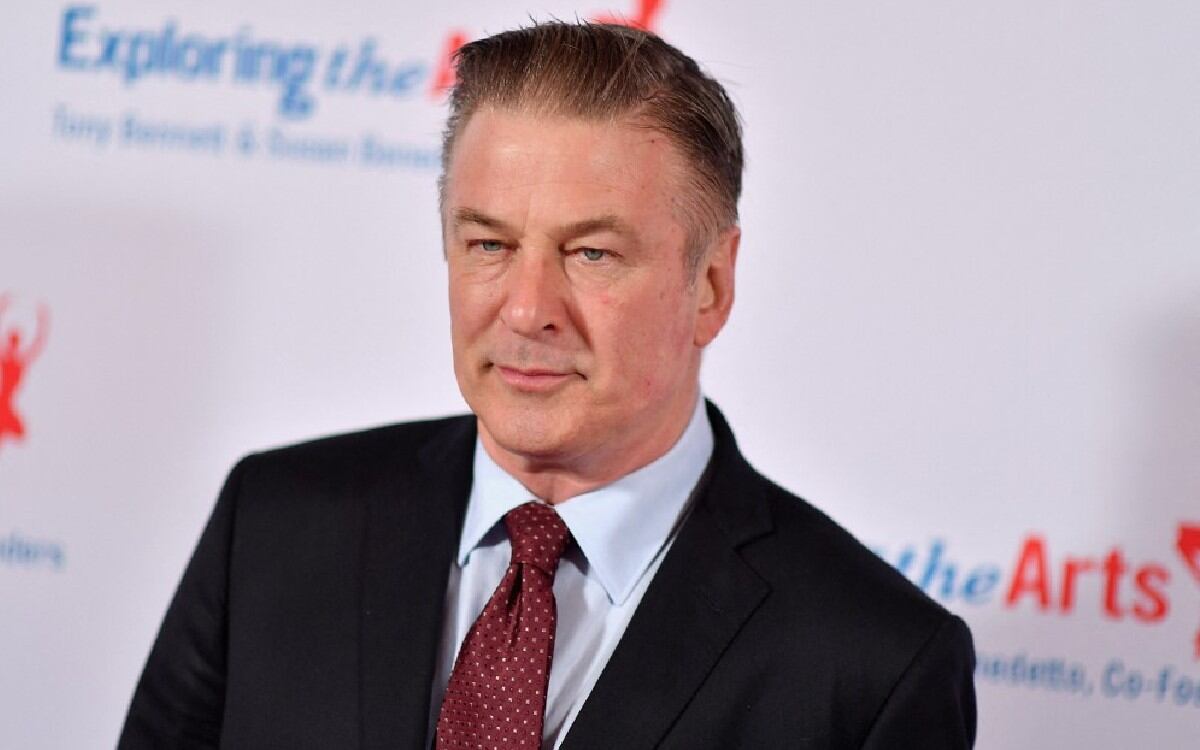 El actor Alec Baldwin disparó arma de utilería que mató a una mujer en un rodaje