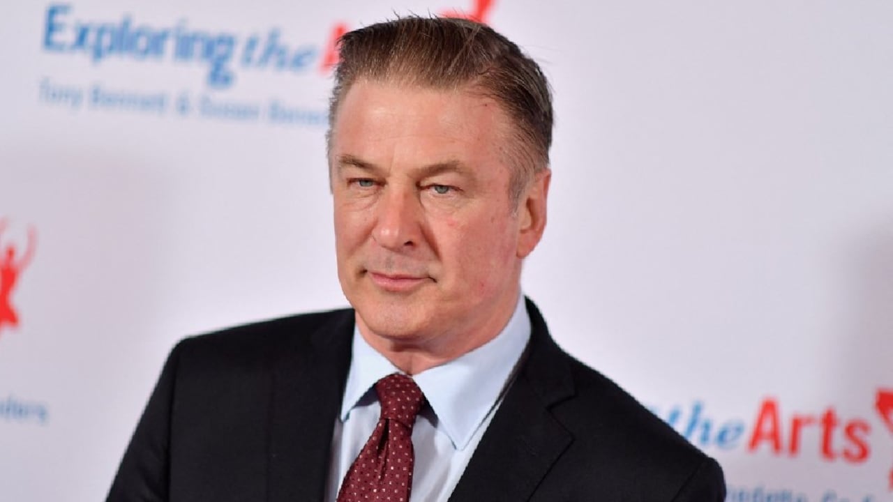 El actor Alec Baldwin disparó arma de utilería que mató a una mujer en un rodaje