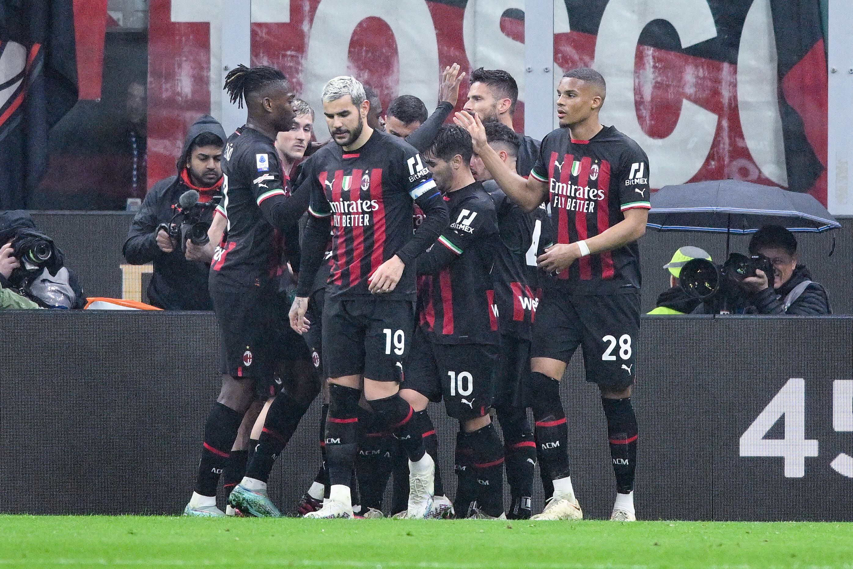 El Milan saltó a la cancha sin alinear a ningún jugador italiano en su once titular.