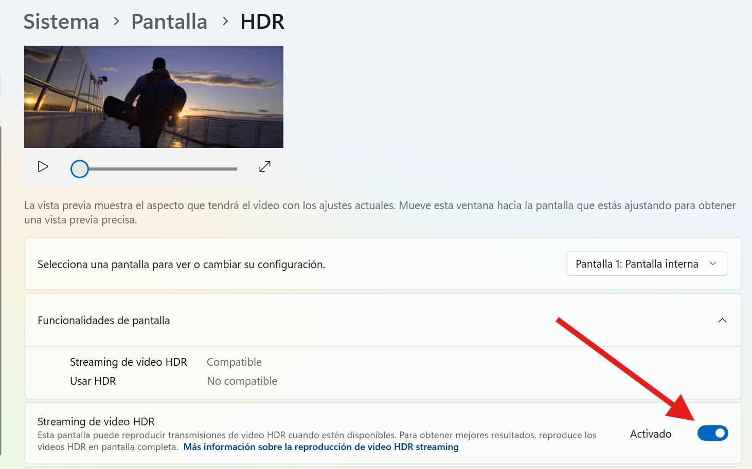 Este proceso manual simplifica la habilitación del HDR, evidenciando la función en el pequeño visor de video mediante el cambio de color del indicador.