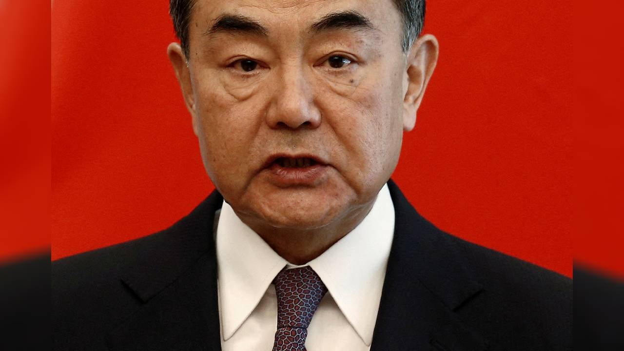 El ministro de Asuntos Exteriores chino, Wang Yi, reiteró la 'imparcialidad' de su país a su homólogo ruso.