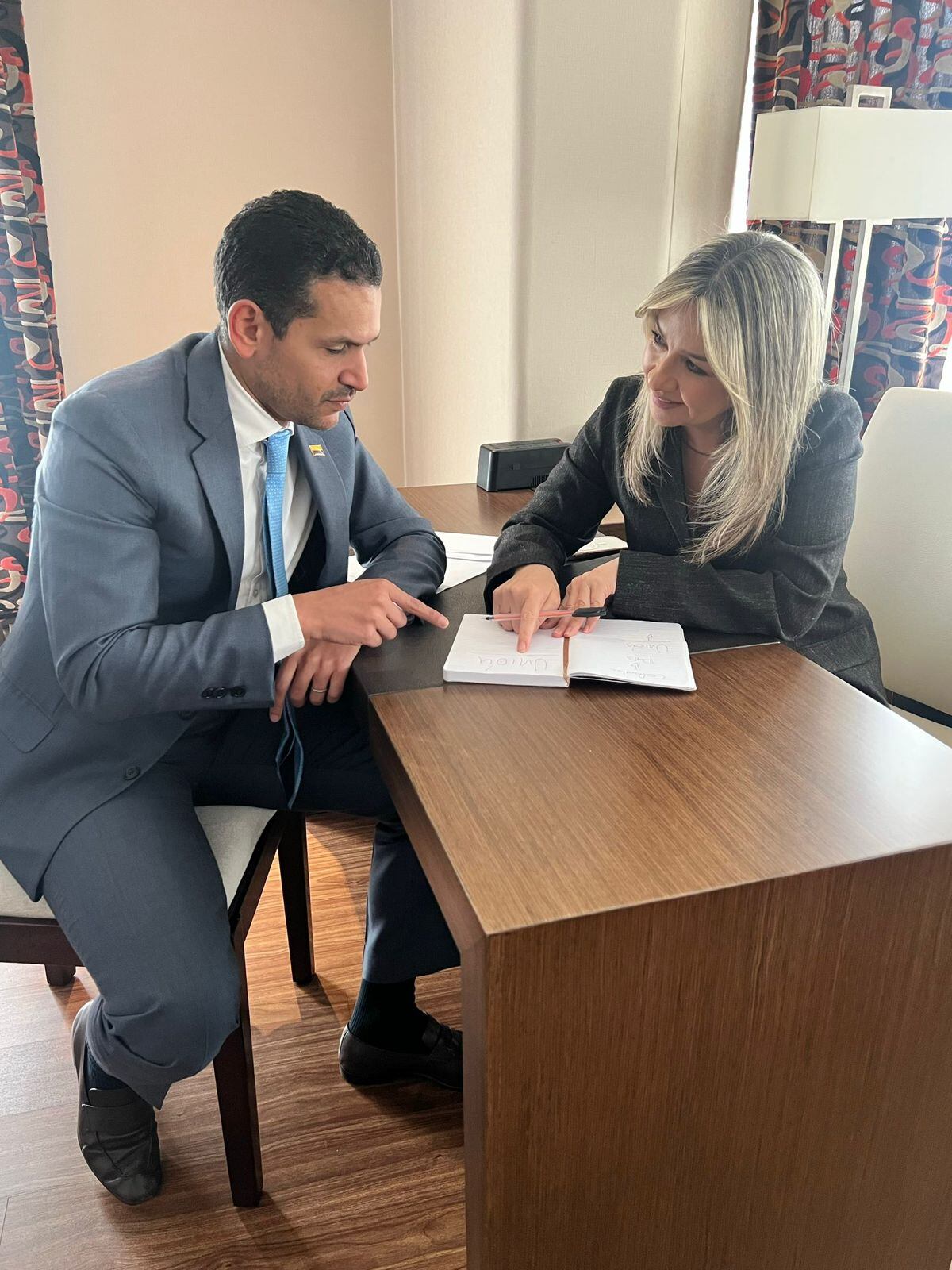 Vicky Dávila y Daniel Palacios