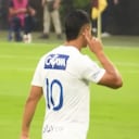 Cataño estuvo haciendo gestos a los hinchas antes de ser golpeado por Alejandro Montenegro