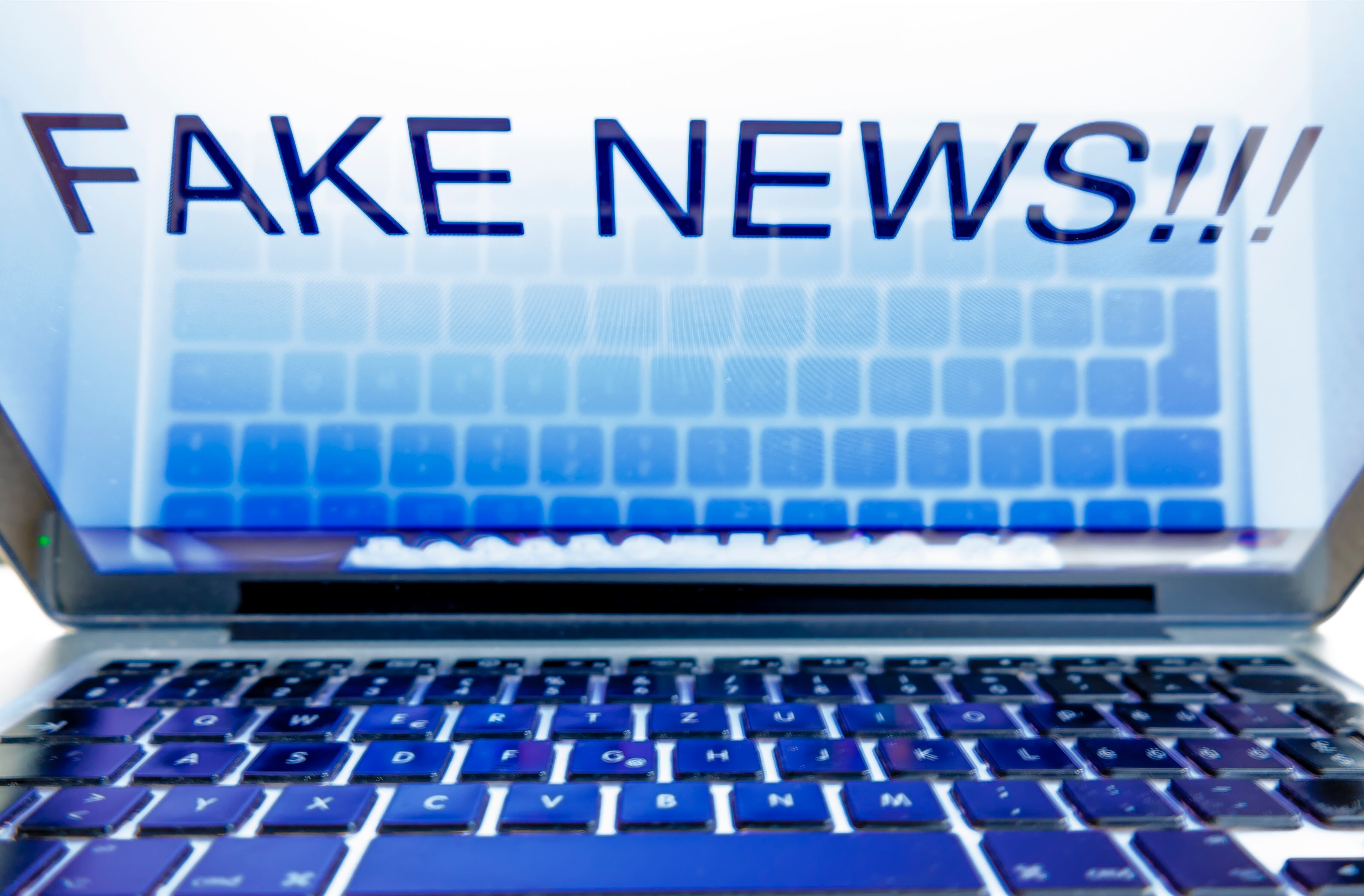 Las noticias falsas pueden tener graves consecuencias en la sociedad.