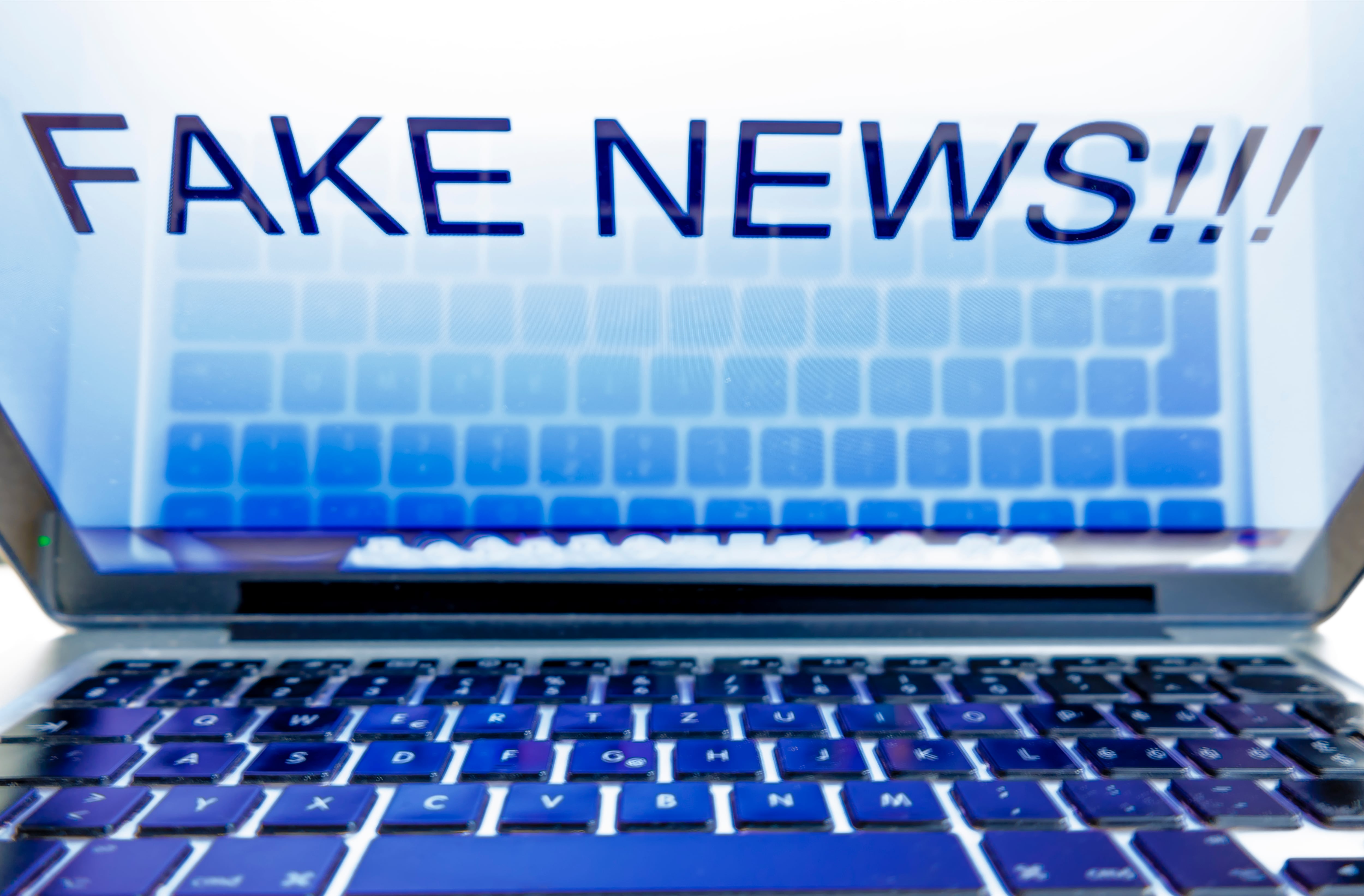 Las noticias falsas pueden tener graves consecuencias en la sociedad.