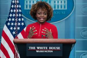 La secretaria de prensa de la Casa Blanca, Karine Jean-Pierre, habla durante una rueda de prensa en la Casa Blanca, el lunes 13 de febrero de 2023, en Washington. (AP Photo/Evan Vucci)