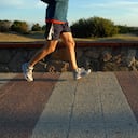 ¡No activarse!. No es por cuestión de vanidad. Usted necesita por lo menos 30 minutos de ejercicio diariamente. Con esto, disminuye significativamente el peligro de padecer enfermedades como diabetes, obesidad, cáncer de colon, hipertensión arterial, osteoporosis, depresión y hasta ansiedad.