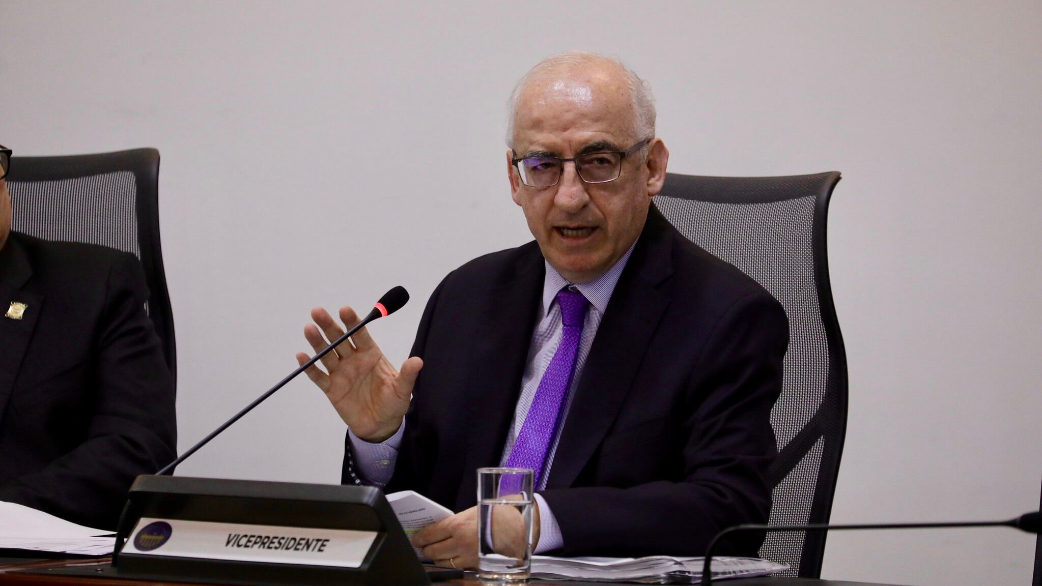 El gerente del Banco de la República pidió al Gobierno Petro que respete a sus codirectores.