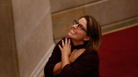 Juanita Goebertus, representante a la Cámara por Bogotá del partido Alianza Verde, celebra la victoria de la oposición ante las objeciones presidenciales a la JEP. FOTO: León Darío Peláez