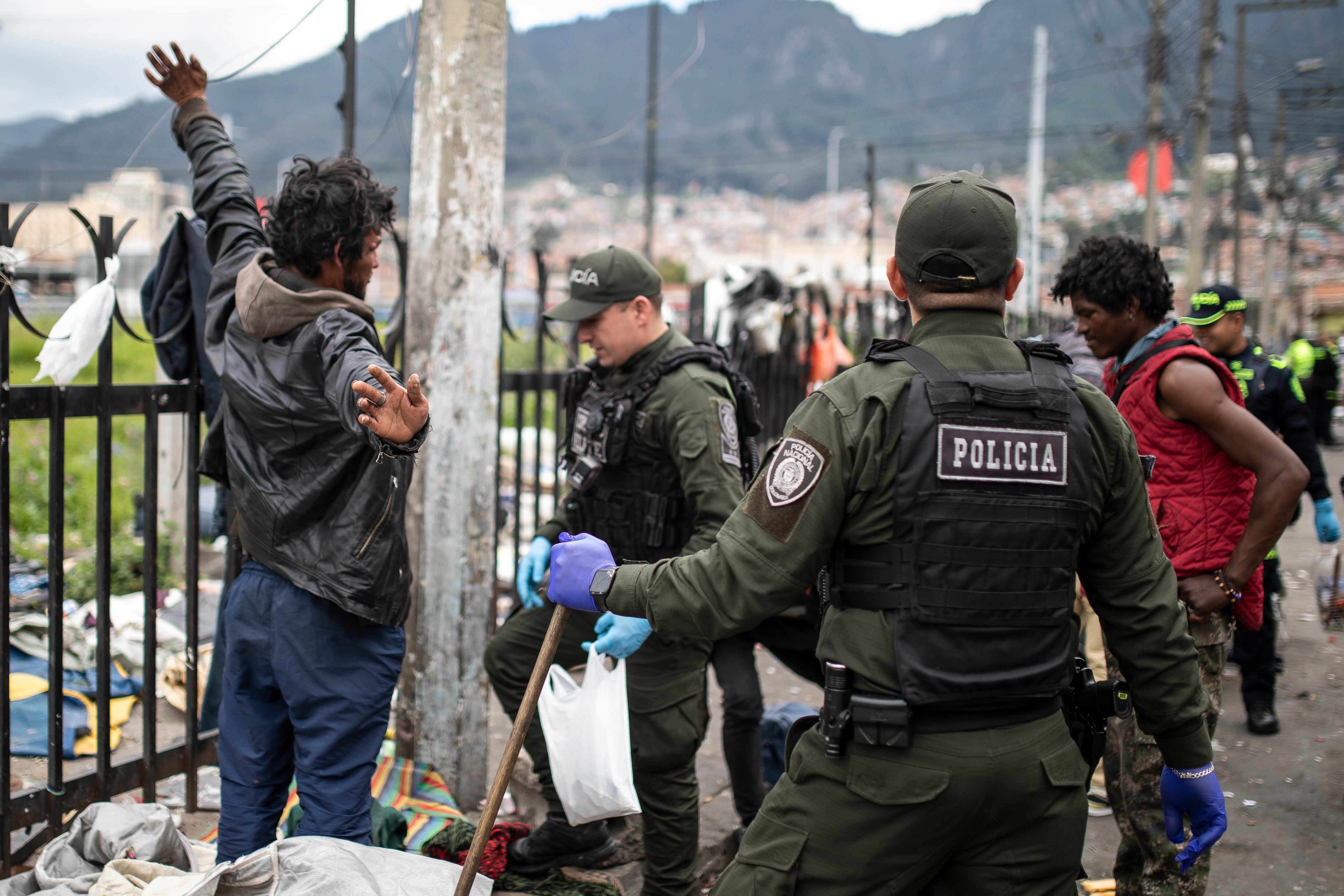 Intervención en el barrio san bernardo en el centro de Bogotá Policía Nacional