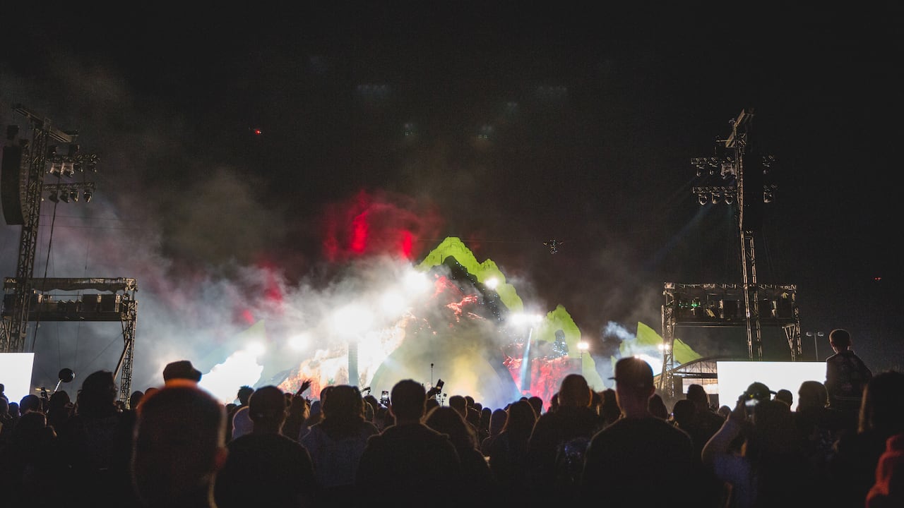 Una avalancha humana se llevó a cabo en el festival musical justo antes de que saliera a escena el rapero Travis Scott.
(Photo by Rick Kern/Getty Images)