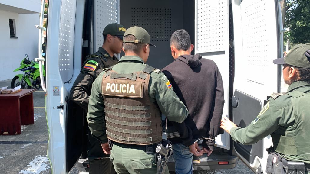 Tras cometer el hurto de un celular fue capturado.