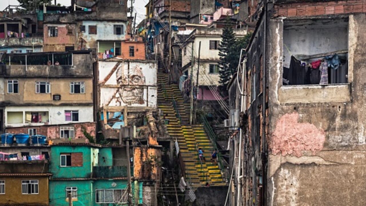 Un operativo policial dejó este jueves al menos 11 muertos en una favela cerca de Río de Janeiro, entre ellos el líder de una banda criminal que actúa en el norte de Brasil, informaron medios locales.