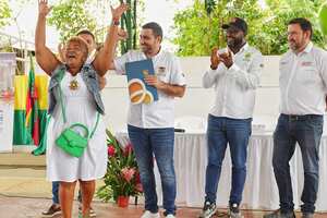 La entrega de títulos de vivienda en María La Baja, Bolívar.